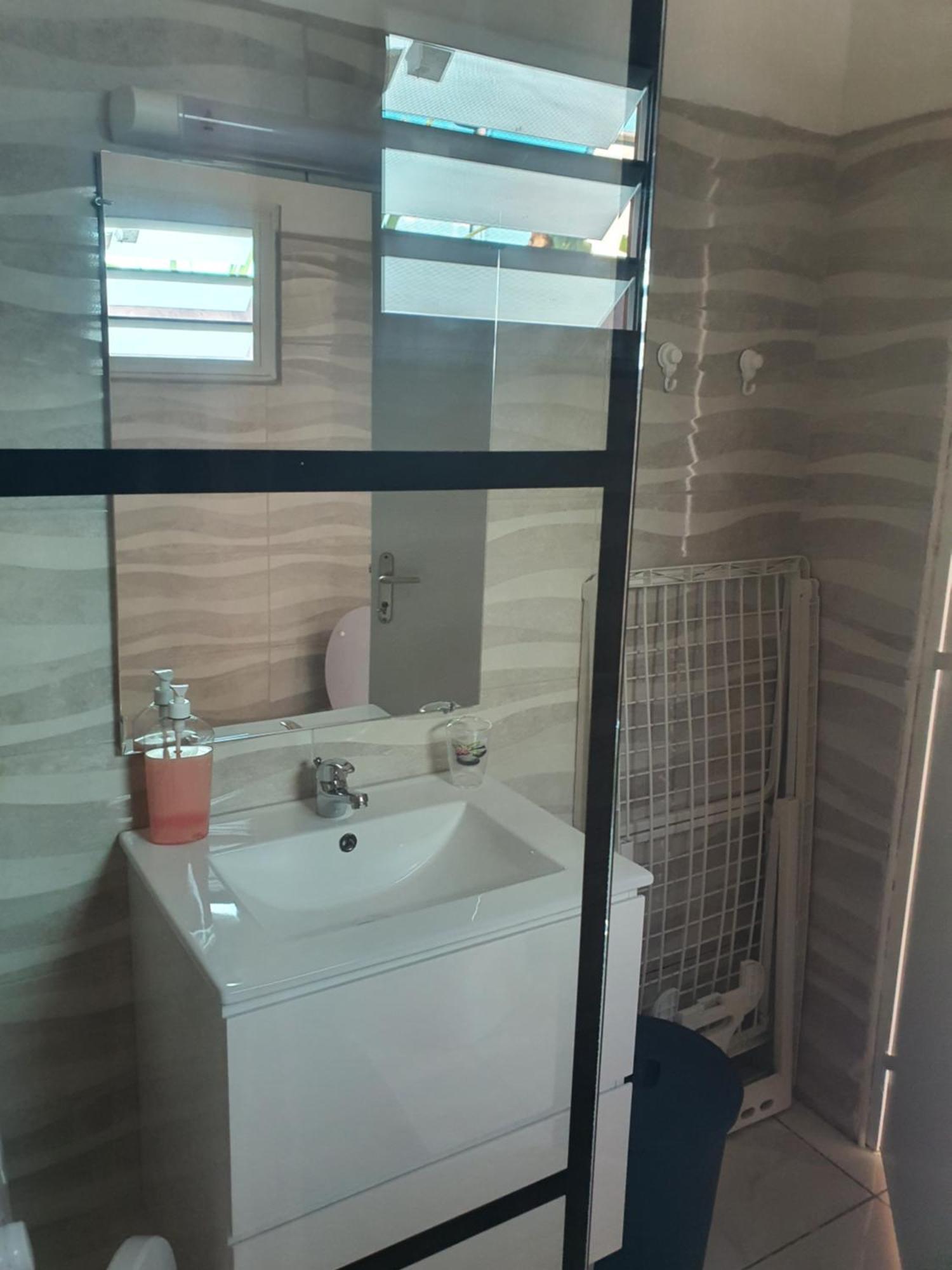 Bungalow Vacances Sainte-Rose Luaran gambar