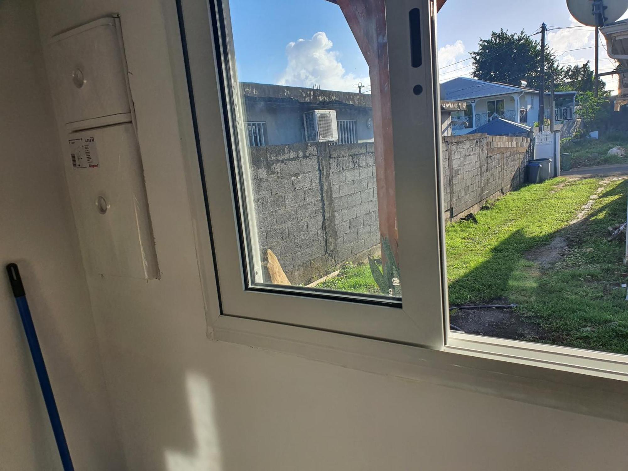 Bungalow Vacances Sainte-Rose Luaran gambar