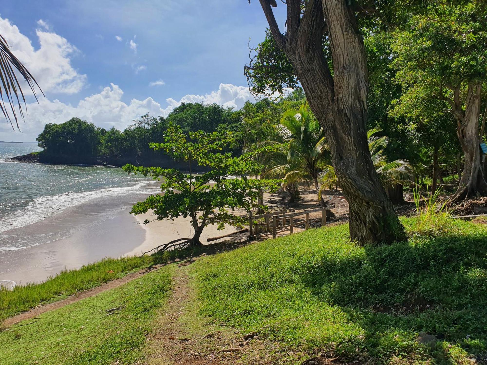 Bungalow Vacances Sainte-Rose Luaran gambar