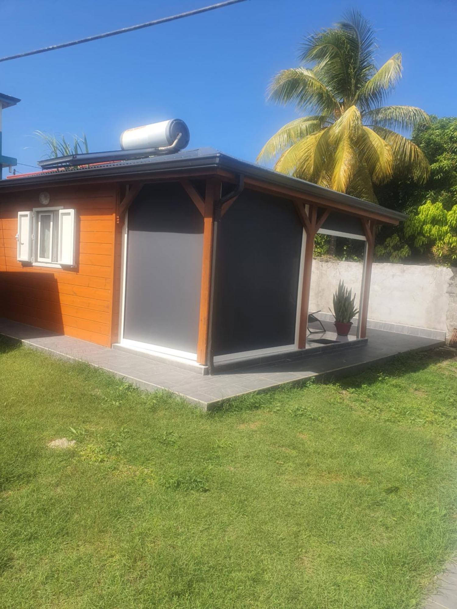Bungalow Vacances Sainte-Rose Luaran gambar